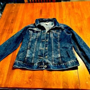 LIZ claiborne size medium denim jacket. Only worn twice. Purchased 2023